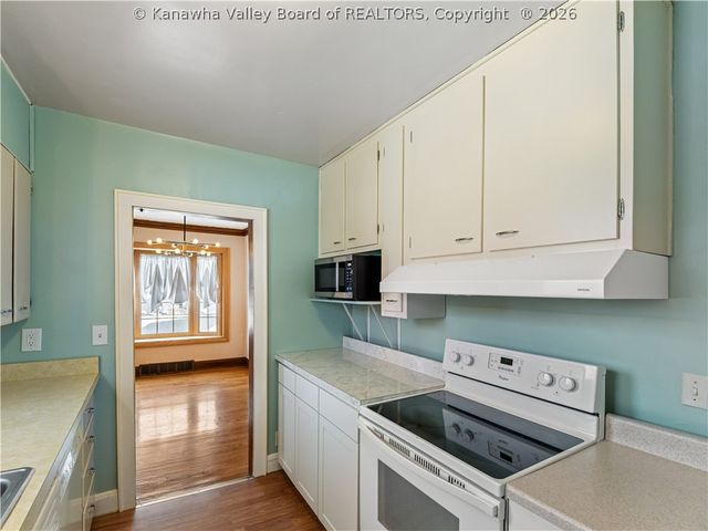 6 Varsity Drive, Charleston, WV 25302