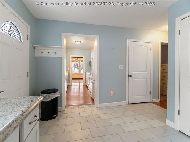 6 Varsity Drive, Charleston, WV 25302