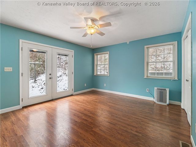 6 Varsity Drive, Charleston, WV 25302