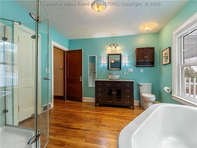 6 Varsity Drive, Charleston, WV 25302