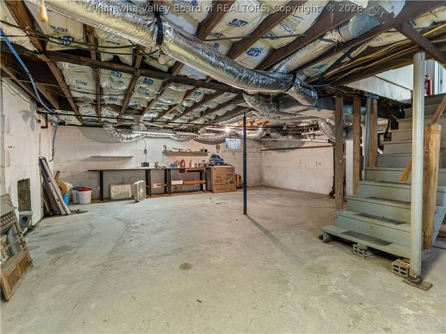 6 Varsity Drive, Charleston, WV 25302