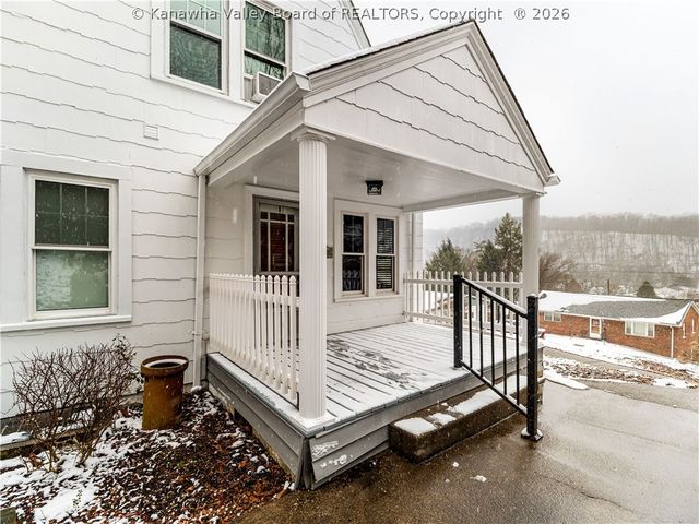 6 Varsity Drive, Charleston, WV 25302