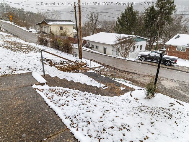 6 Varsity Drive, Charleston, WV 25302