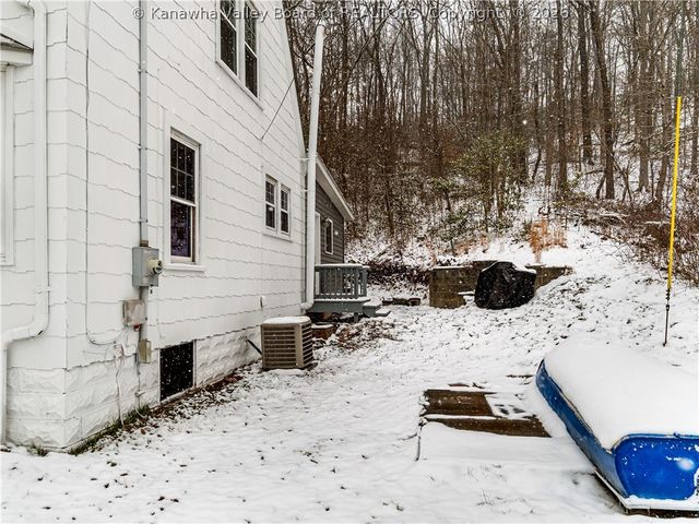 6 Varsity Drive, Charleston, WV 25302