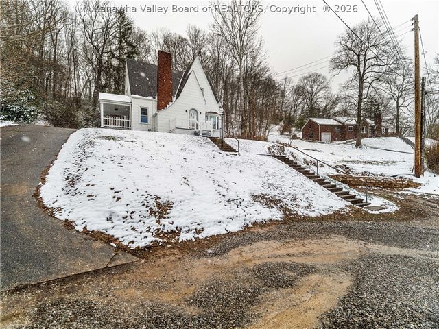 6 Varsity Drive, Charleston, WV 25302