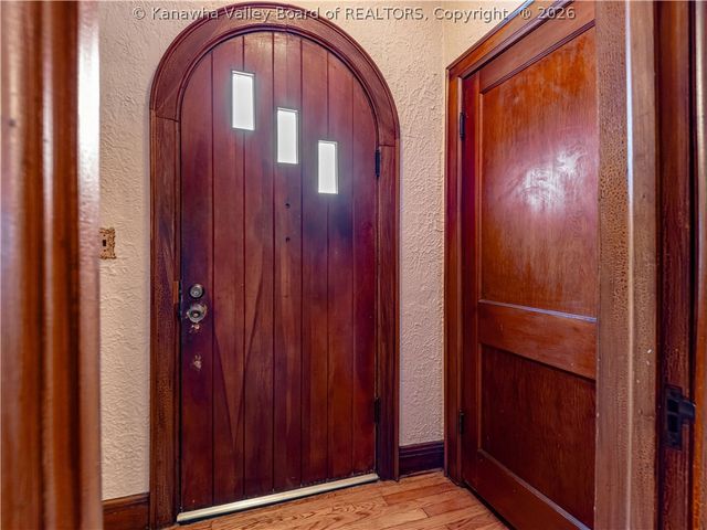 6 Varsity Drive, Charleston, WV 25302