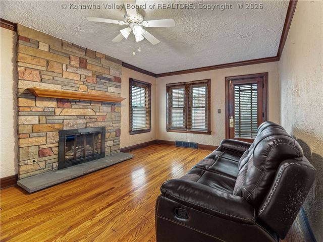 6 Varsity Drive, Charleston, WV 25302