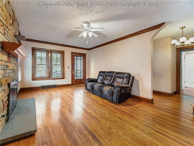 6 Varsity Drive, Charleston, WV 25302