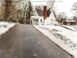 6 Varsity Drive, Charleston, WV 25302