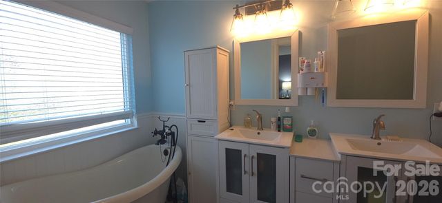 657 Gable Oaks Lane NW, Concord, NC 28027