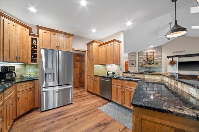W144N9813 Sun Valley TRAIL, Germantown, WI 53022