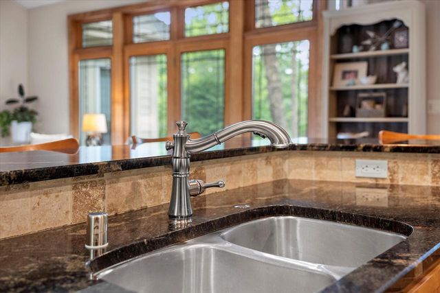 W144N9813 Sun Valley TRAIL, Germantown, WI 53022