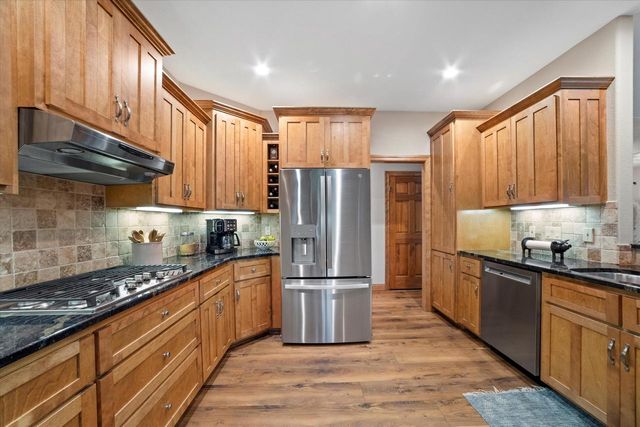 W144N9813 Sun Valley TRAIL, Germantown, WI 53022
