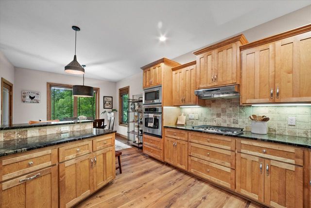W144N9813 Sun Valley TRAIL, Germantown, WI 53022
