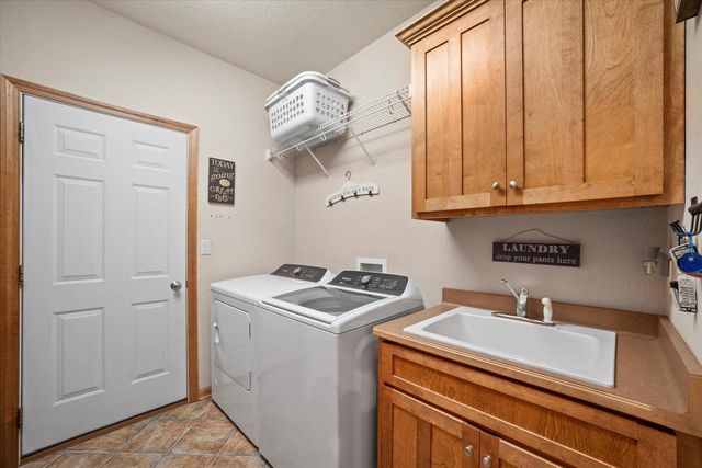 W144N9813 Sun Valley TRAIL, Germantown, WI 53022