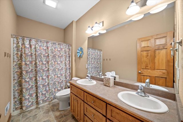 W144N9813 Sun Valley TRAIL, Germantown, WI 53022
