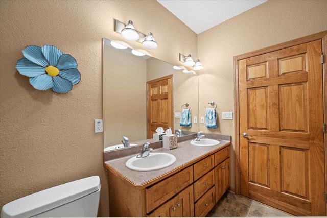 W144N9813 Sun Valley TRAIL, Germantown, WI 53022