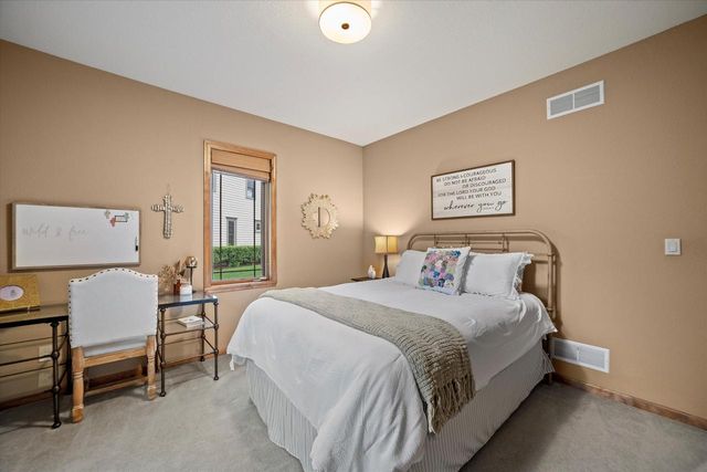 W144N9813 Sun Valley TRAIL, Germantown, WI 53022