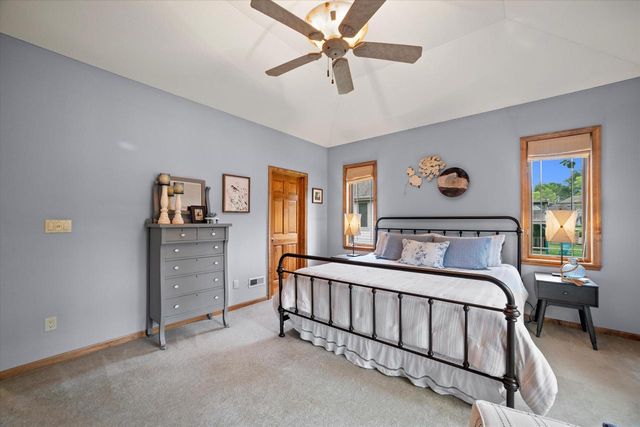 W144N9813 Sun Valley TRAIL, Germantown, WI 53022