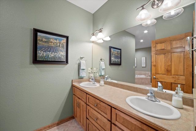 W144N9813 Sun Valley TRAIL, Germantown, WI 53022