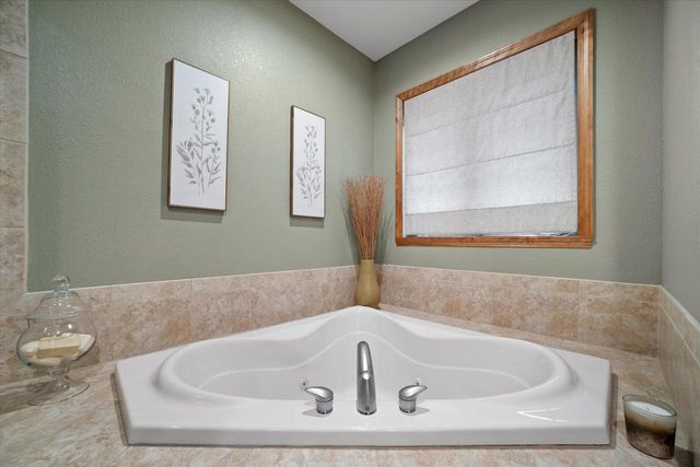 W144N9813 Sun Valley TRAIL, Germantown, WI 53022