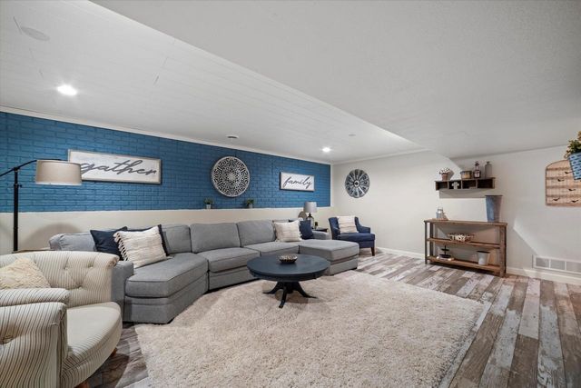W144N9813 Sun Valley TRAIL, Germantown, WI 53022