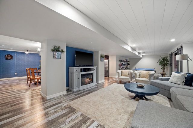 W144N9813 Sun Valley TRAIL, Germantown, WI 53022