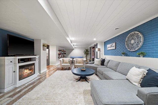 W144N9813 Sun Valley TRAIL, Germantown, WI 53022