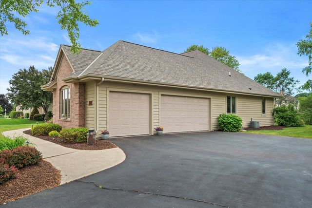 W144N9813 Sun Valley TRAIL, Germantown, WI 53022