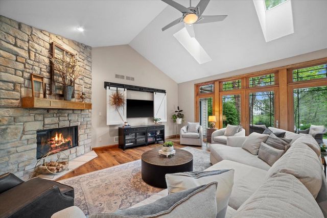 W144N9813 Sun Valley TRAIL, Germantown, WI 53022