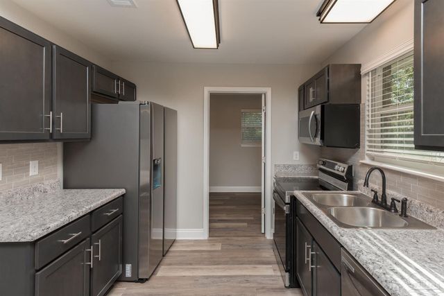 245 Cary Memorial, Pensacola, FL 32505