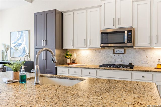 28806 Oldlyme Way, San Antonio, TX 78260