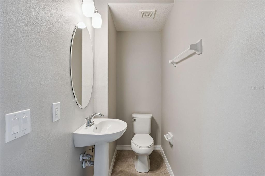 Image 25 of property listing at 8650 VEDDER LANE, Orlando, FL 32832