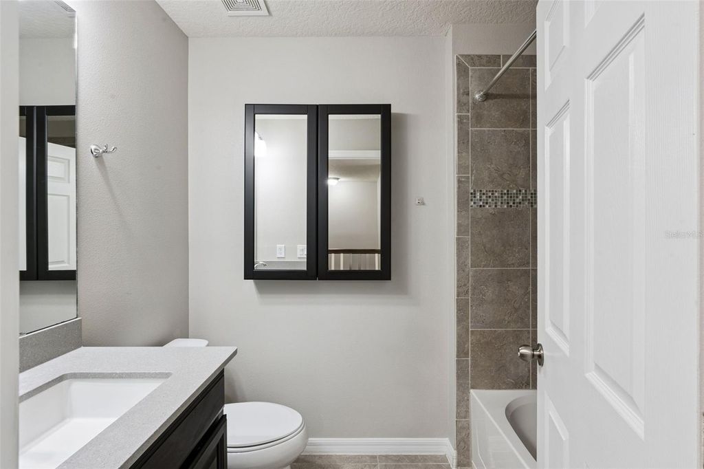 Image 28 of property listing at 8650 VEDDER LANE, Orlando, FL 32832
