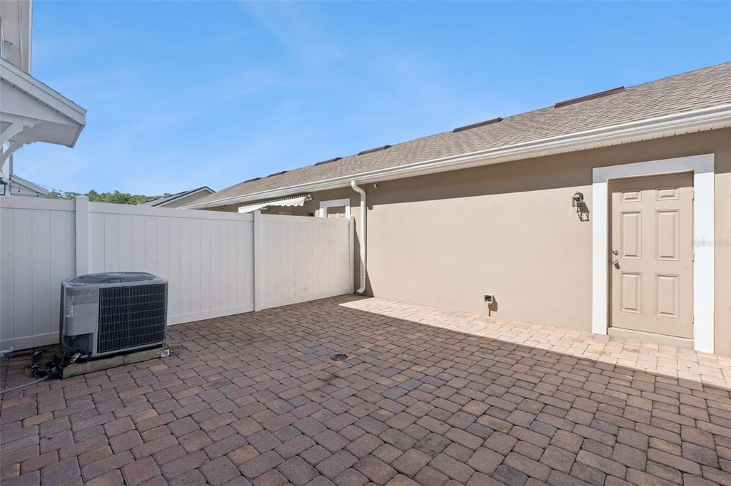 Image 30 of property listing at 8650 VEDDER LANE, Orlando, FL 32832