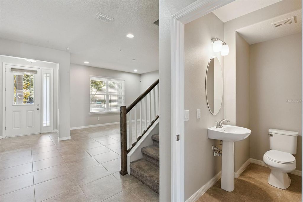 Image 4 of property listing at 8650 VEDDER LANE, Orlando, FL 32832
