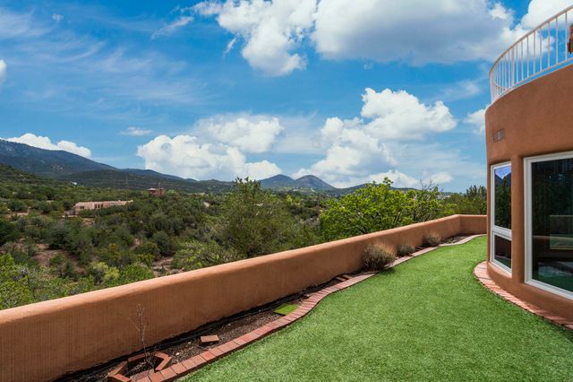 689 Gonzales, Santa Fe, NM 87501
