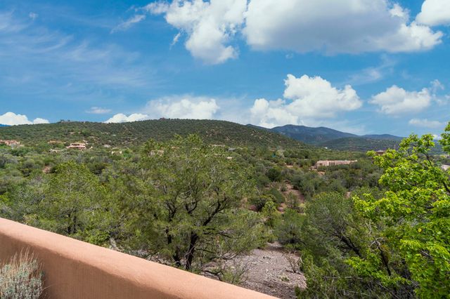 689 Gonzales, Santa Fe, NM 87501