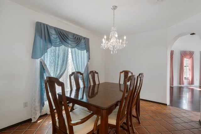 689 Gonzales, Santa Fe, NM 87501