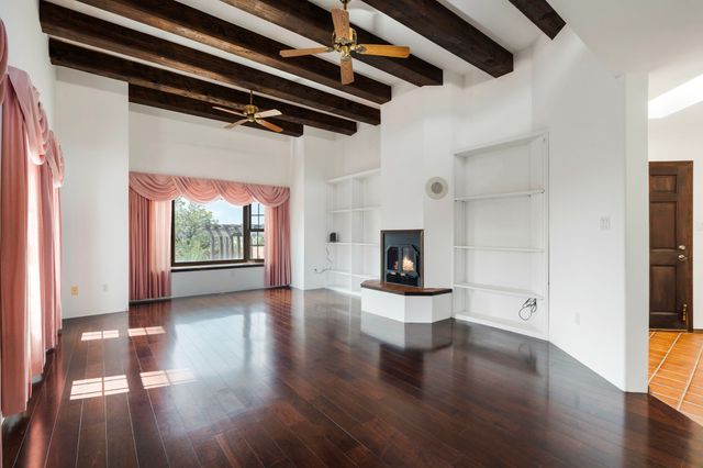 689 Gonzales, Santa Fe, NM 87501