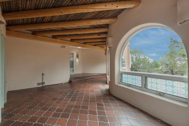 689 Gonzales, Santa Fe, NM 87501