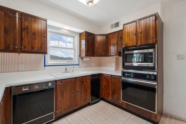 689 Gonzales, Santa Fe, NM 87501