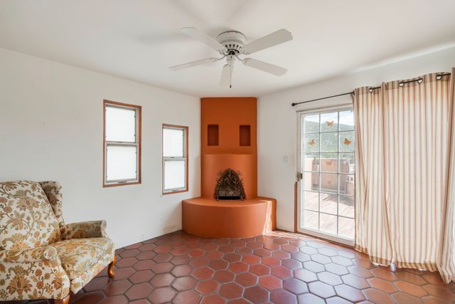 689 Gonzales, Santa Fe, NM 87501