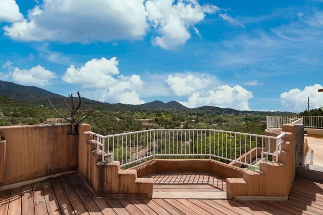 689 Gonzales, Santa Fe, NM 87501