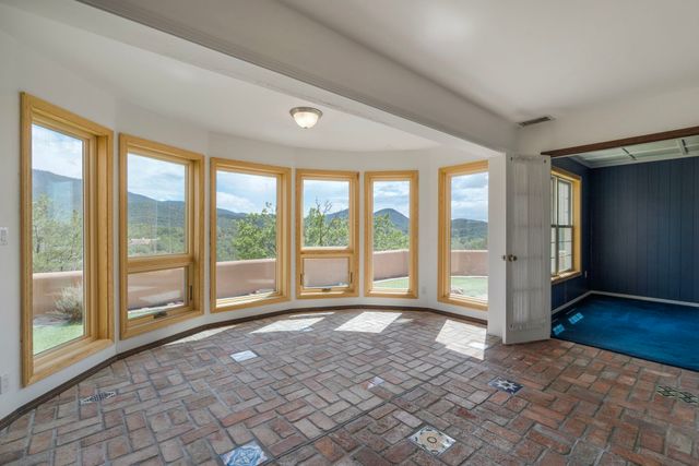 689 Gonzales, Santa Fe, NM 87501