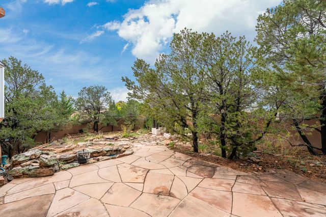 689 Gonzales, Santa Fe, NM 87501