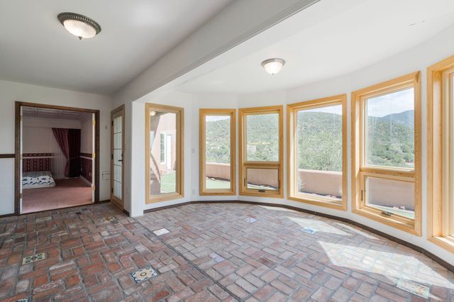 689 Gonzales, Santa Fe, NM 87501