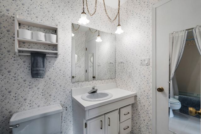 689 Gonzales, Santa Fe, NM 87501
