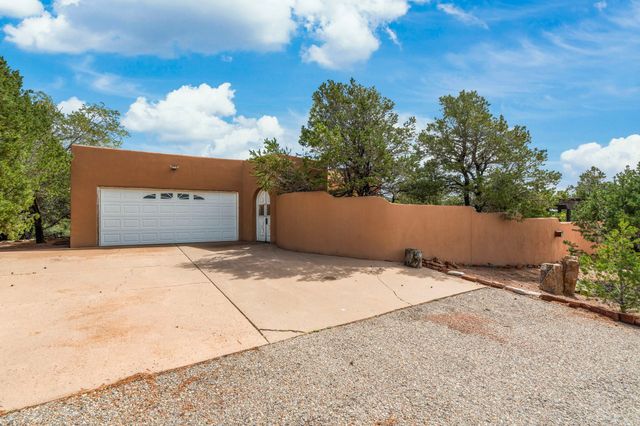 689 Gonzales, Santa Fe, NM 87501