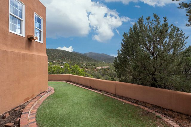 689 Gonzales, Santa Fe, NM 87501